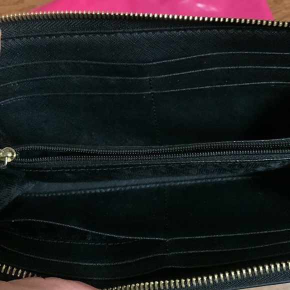 Micheal Kors Black with gold zip around wallet - Picture 6 of 6